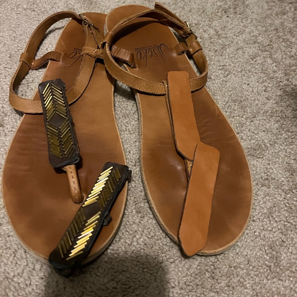 Size 9 Sseko sandals with changeable clip